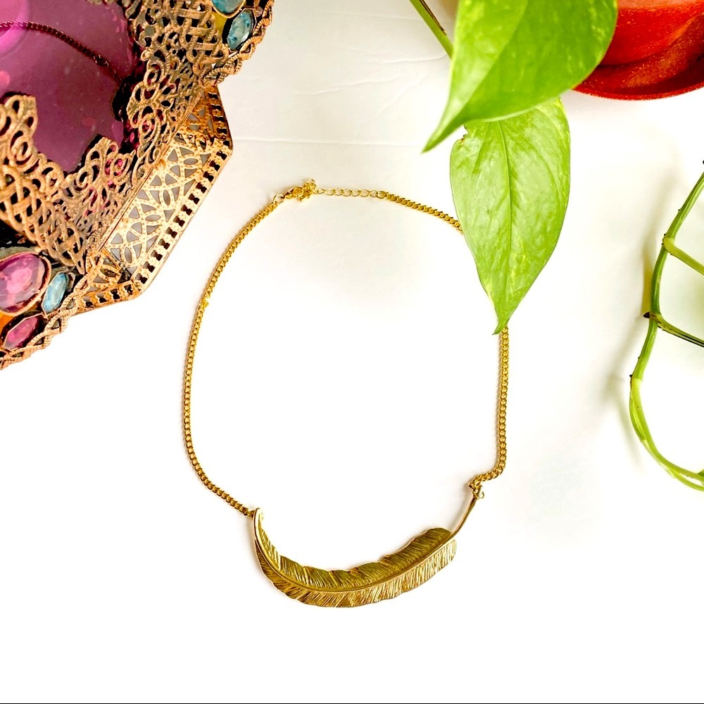 Gold chain necklace with leaf
